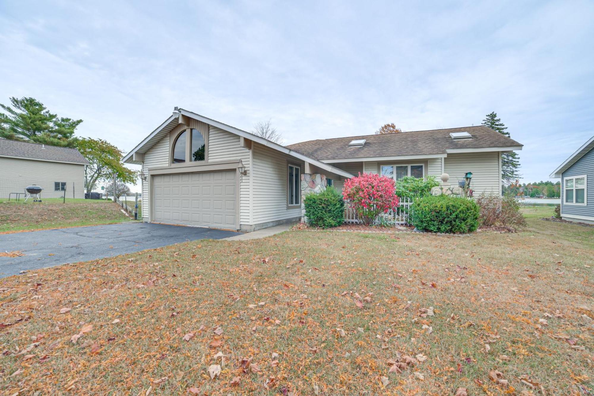 Lakefront Home With Deck And Dock In Oscoda Twp! Lincoln Junction エクステリア 写真