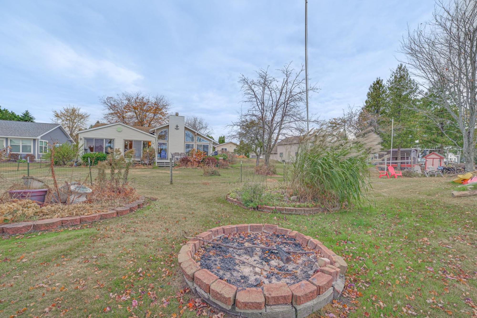 Lakefront Home With Deck And Dock In Oscoda Twp! Lincoln Junction エクステリア 写真