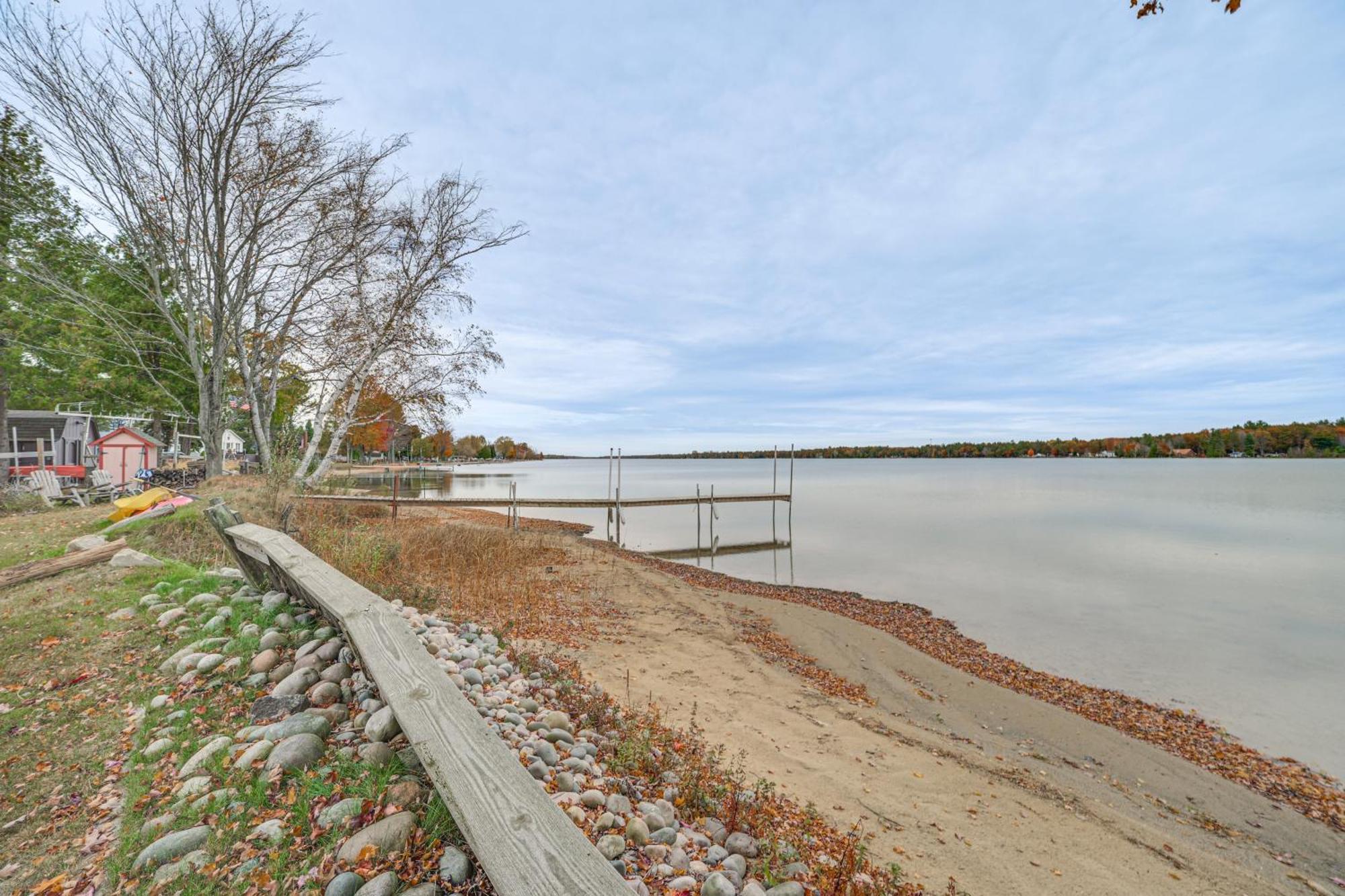 Lakefront Home With Deck And Dock In Oscoda Twp! Lincoln Junction エクステリア 写真